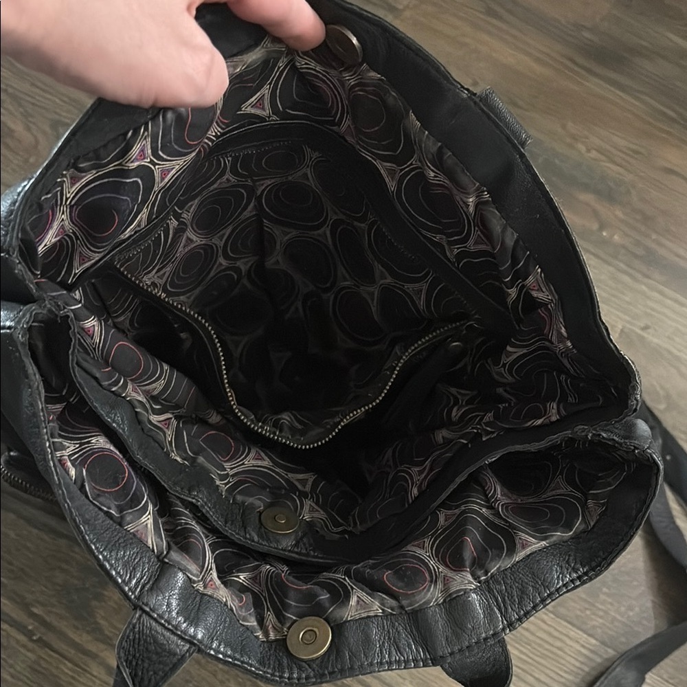 Latico RARE Medium Leather with suede trimmings Elegant Black Leather Tote Bag - Picture 3 of 12